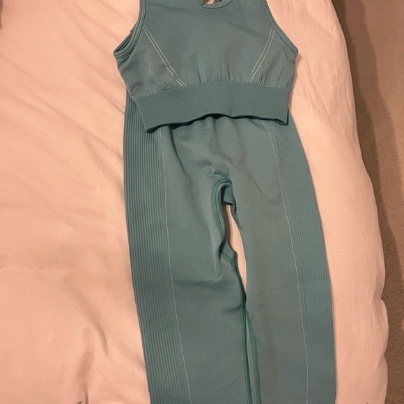 Gymshark Ribbed Activewear Set - Picture 2 of 5